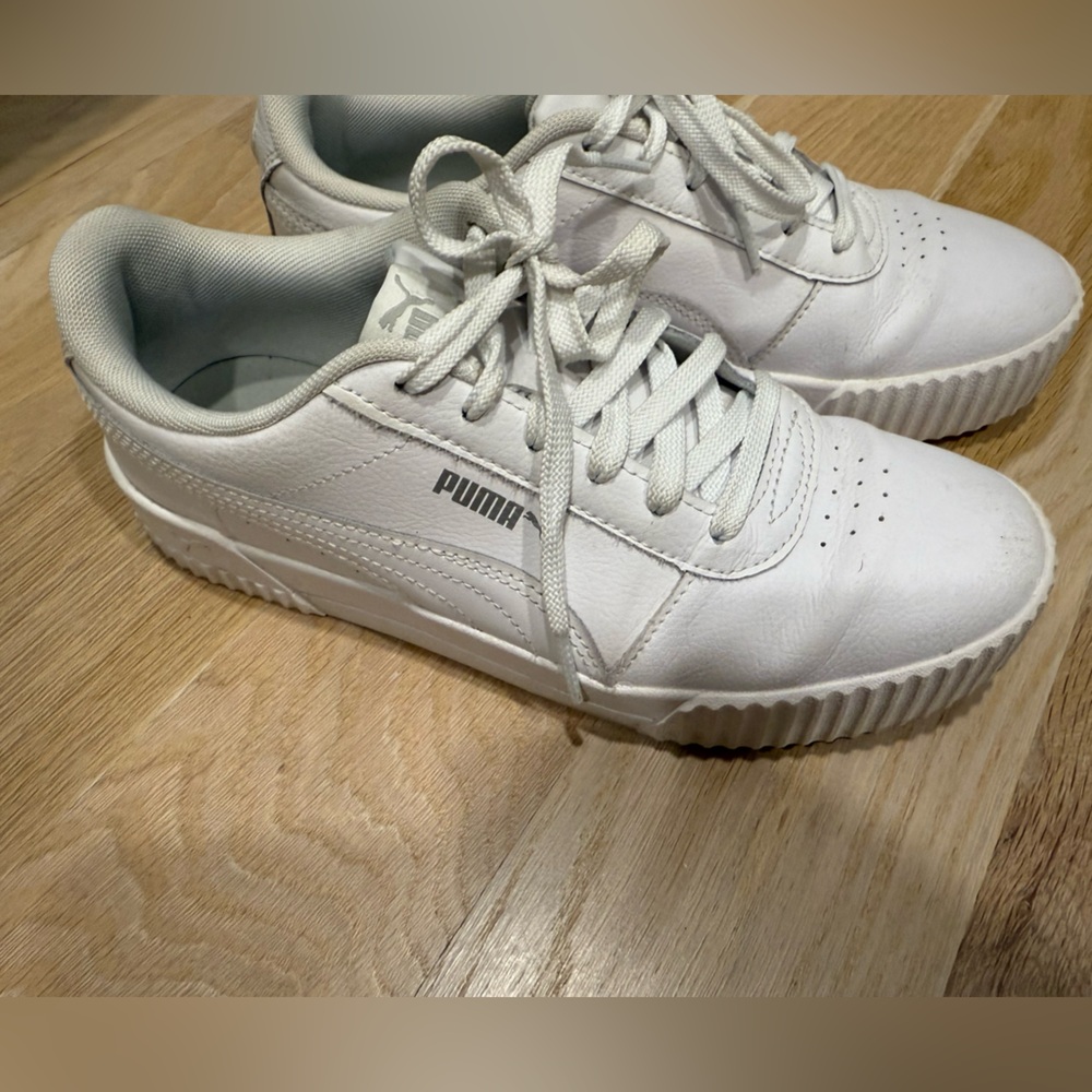 PUMA Carina Women's 9 Shoes White Athletic Low Platform Sneakers